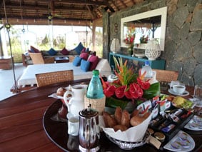 Breakfast at pool