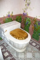 Golden loo seat Golden loo seat!