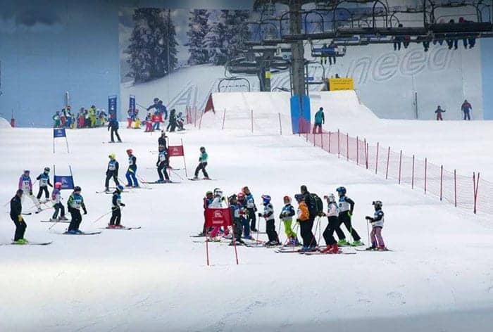 Kids skiing in Dubai shopping mall