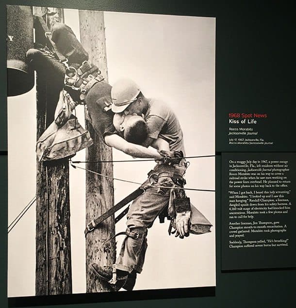 electrocuted linesman pulitzer photo