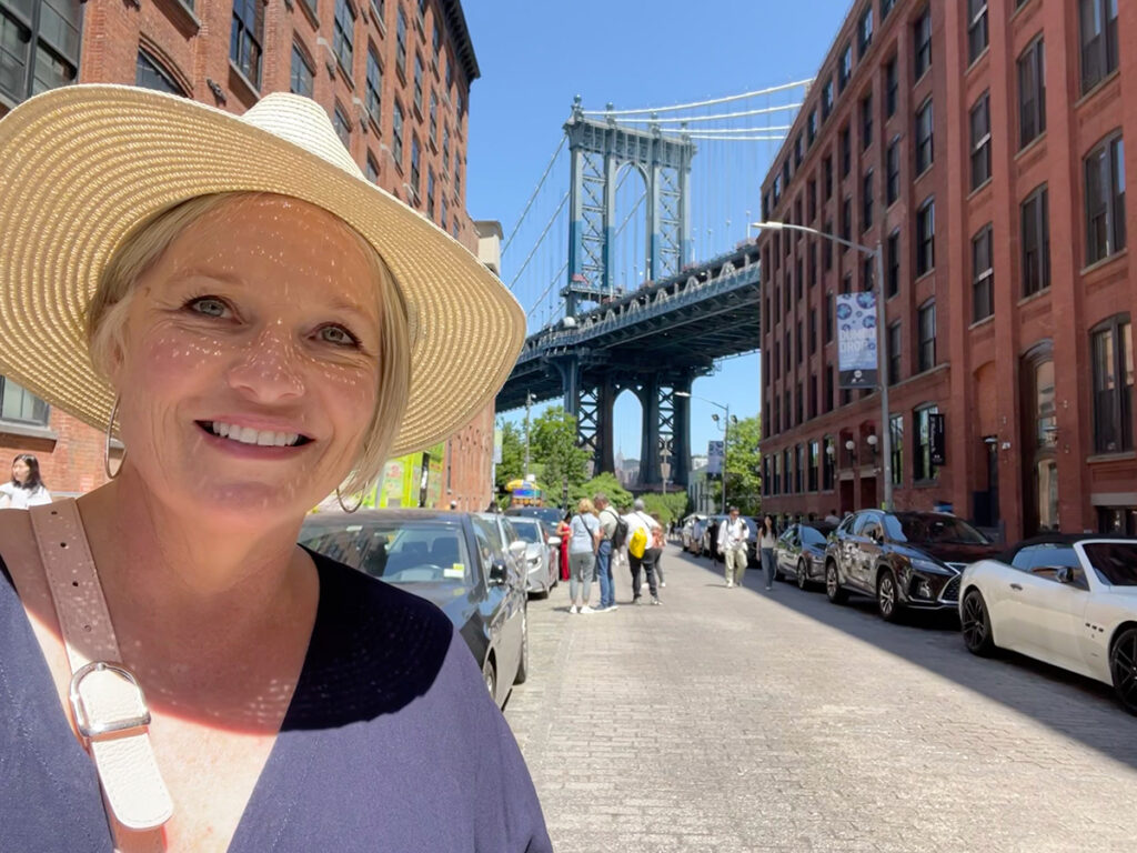 Megan in front of Manhattan Bridge