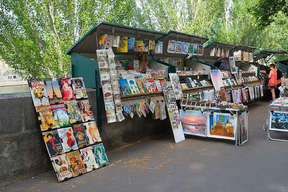 Bouquinistes along the Seine