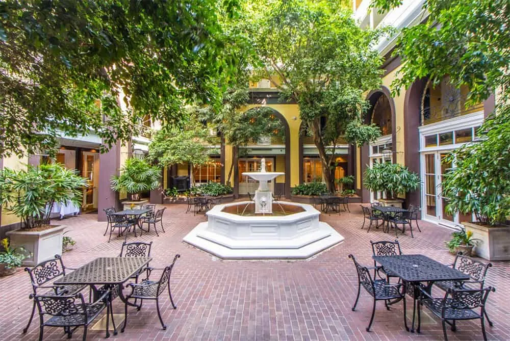 Hotel Mazarin courtyard