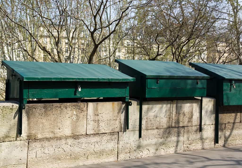 bouquiniste boxes in Paris