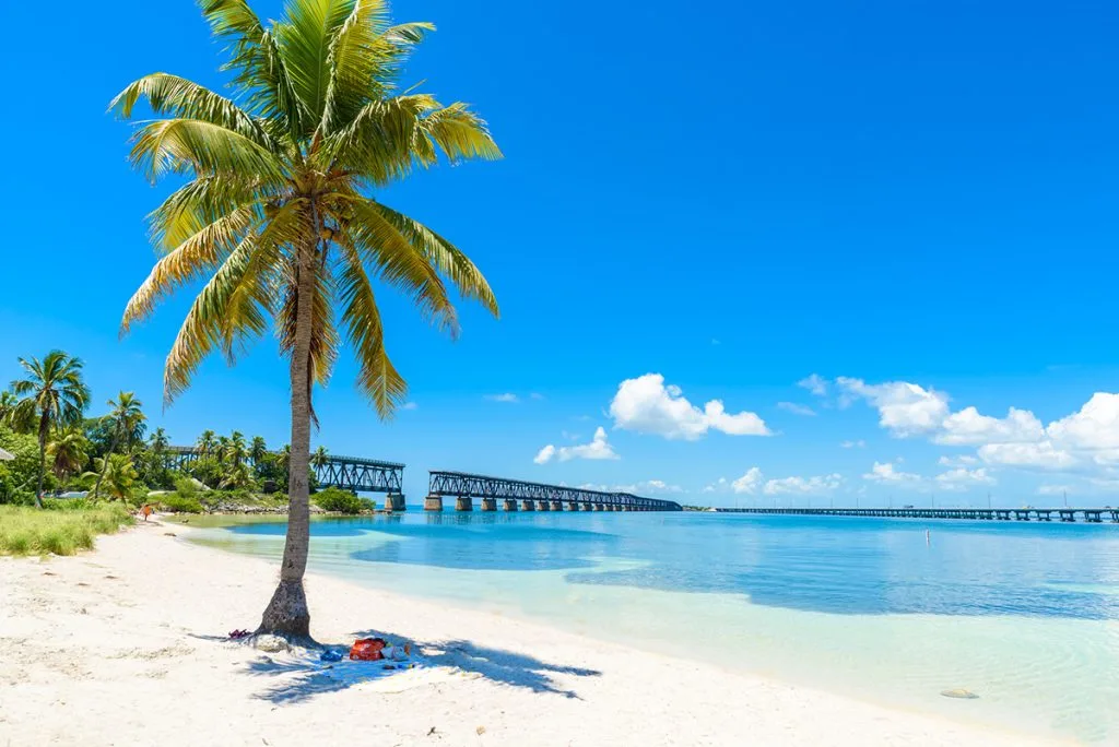 Bahia State Park beach and the famous broken bridge