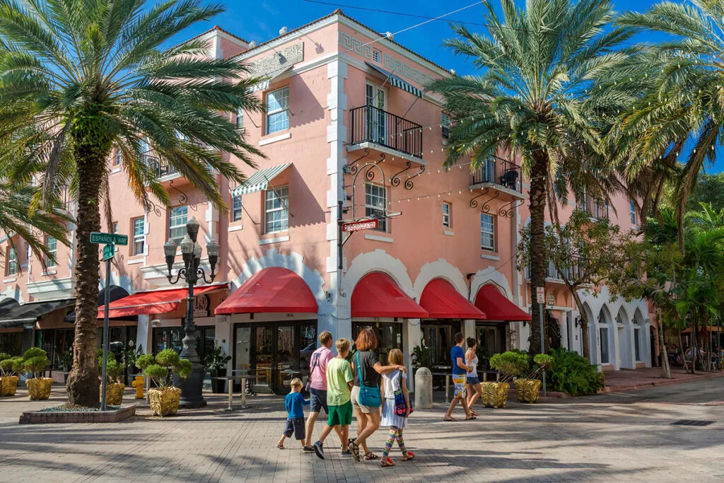 Great restaurants along Espanola Way