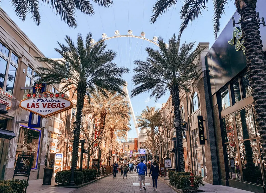 Observation wheel and shops at The LINQ Promenade