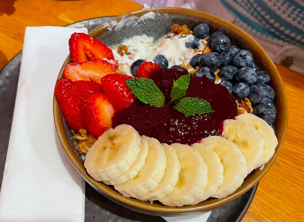 The delicious acai granola bowl at Parakeet in Little Italy