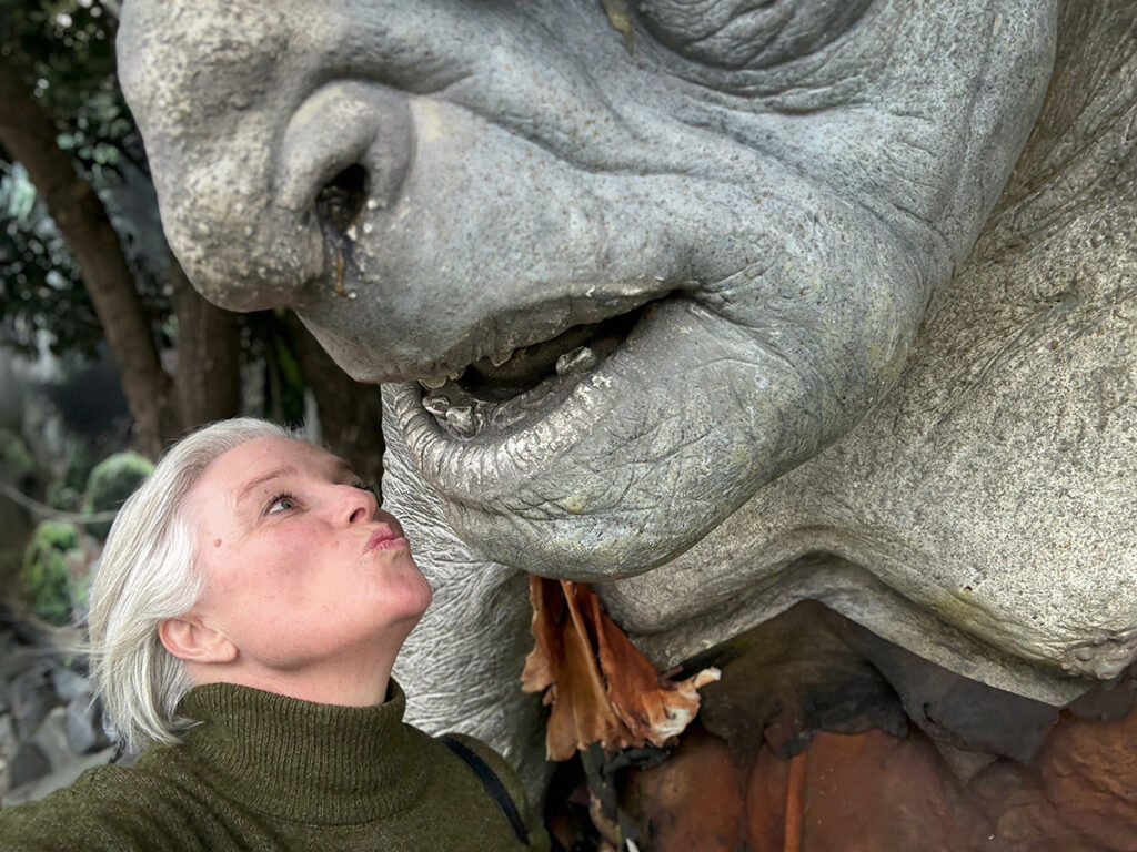 Megan kissing Weta Monster