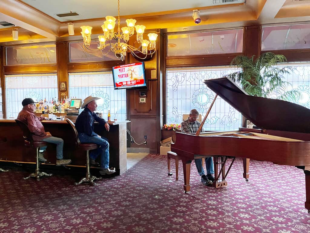 The piano bar at Mizpah Hotel