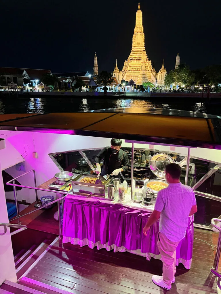 Dinner, cruise and Wat Arun on the Chao Phraya River