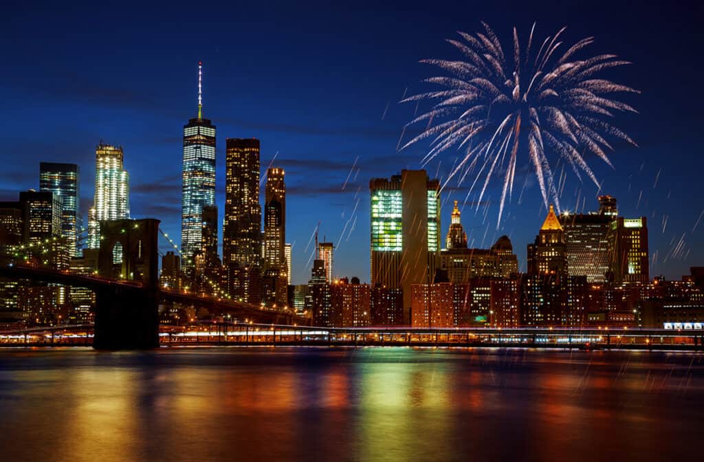 Feux d'artifice de NYC depuis le port