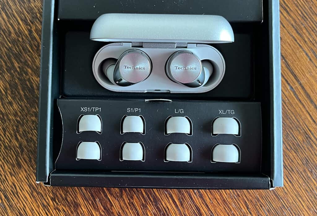 Technics earbuds with silicon fittings