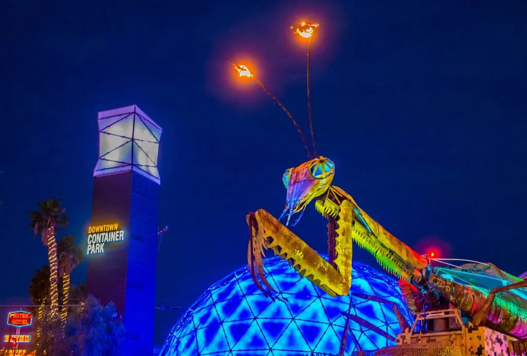 The fire breathing praying mantis at Downtown Container Park