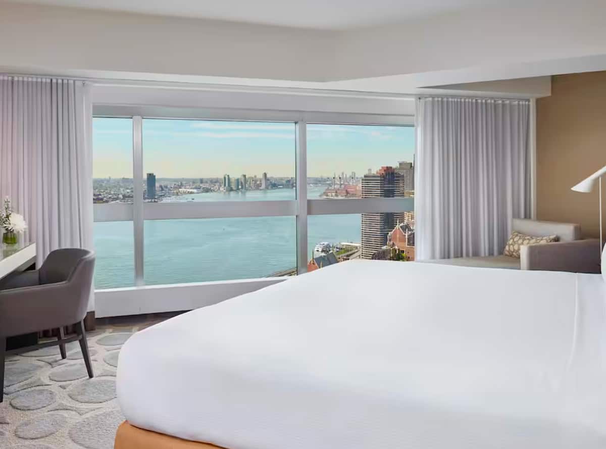 Best New York hotels to see the fireworks! 8 Millenniun Hilton One NY
