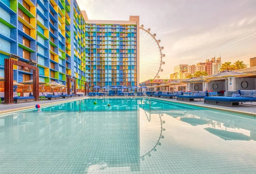 11 of the best pools in Las Vegas! 28 Influence at LINQ pool