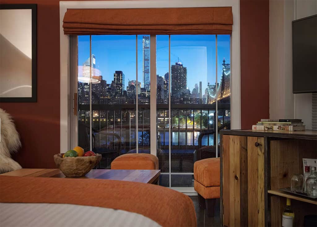 Bedroom with views of NYC at Ravel