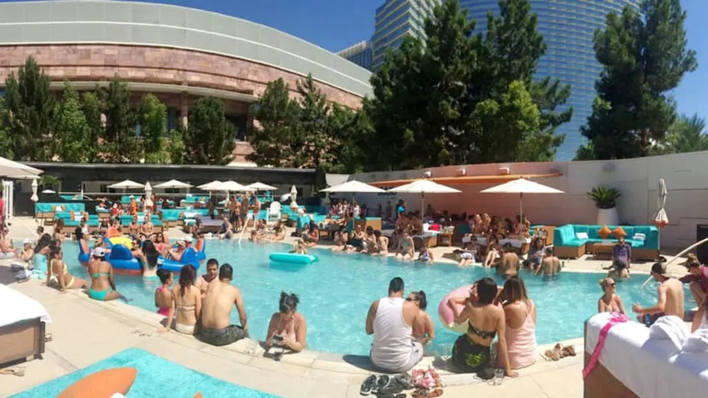 11 of the best pools in Las Vegas! 4 Liquid Pool Lounge, Aria
