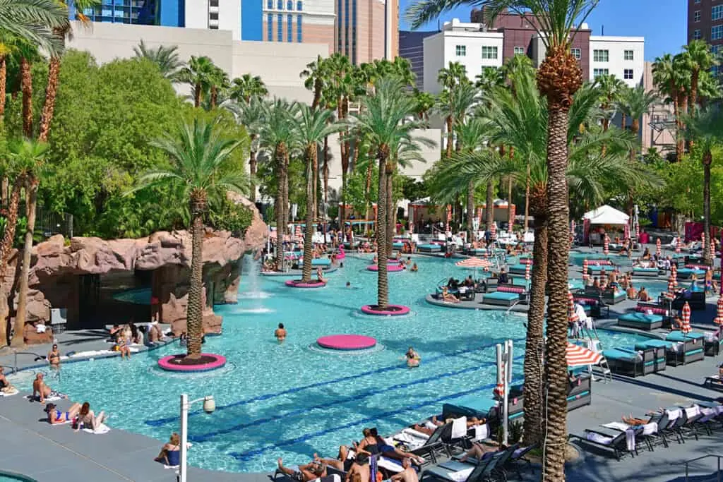 Beach Club pool, Flamingo