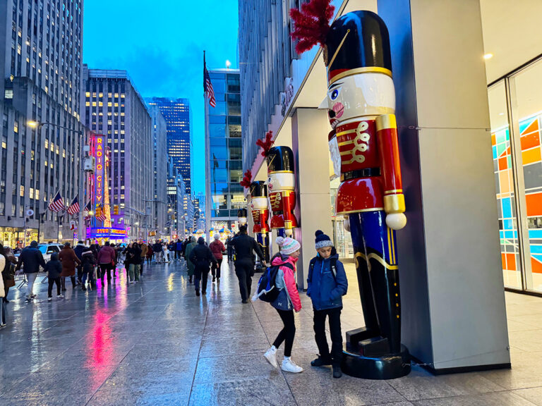 How to have a Christmas in New York Blogger at Large