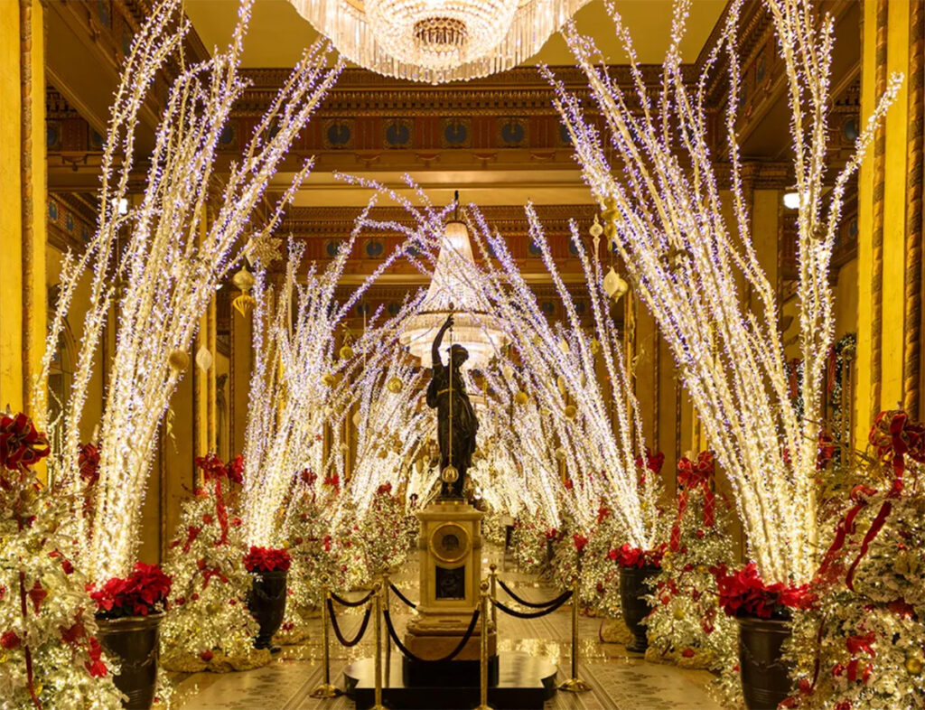 Roosevelt New Orleans Christmas lobby