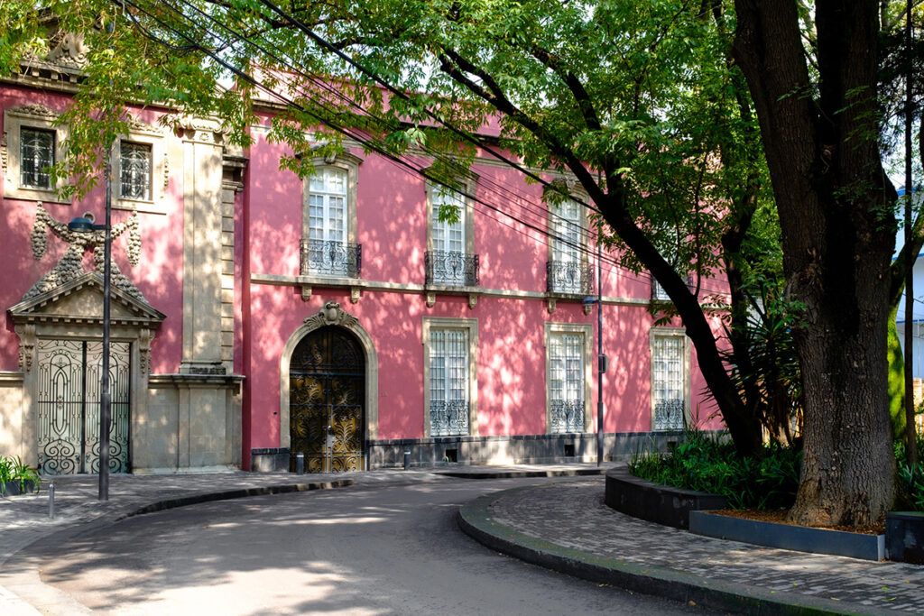 Pink buildings in Roma neighborhood