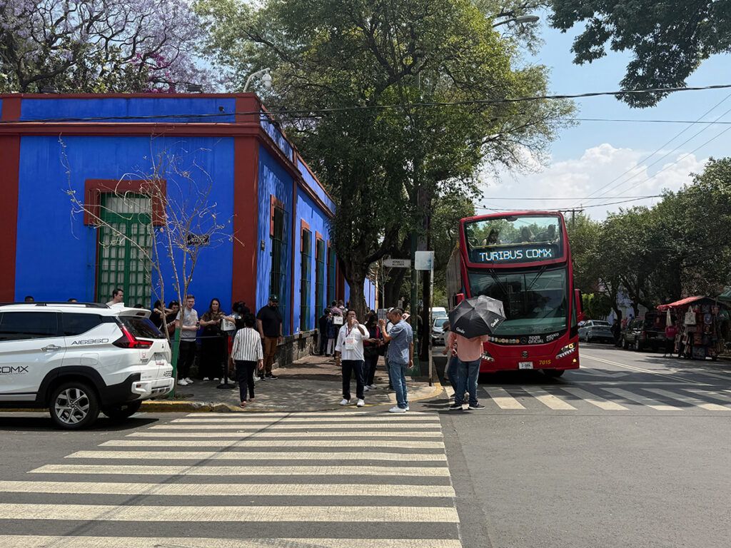Hop on hop on tourist bus at Frida Kahlo's house