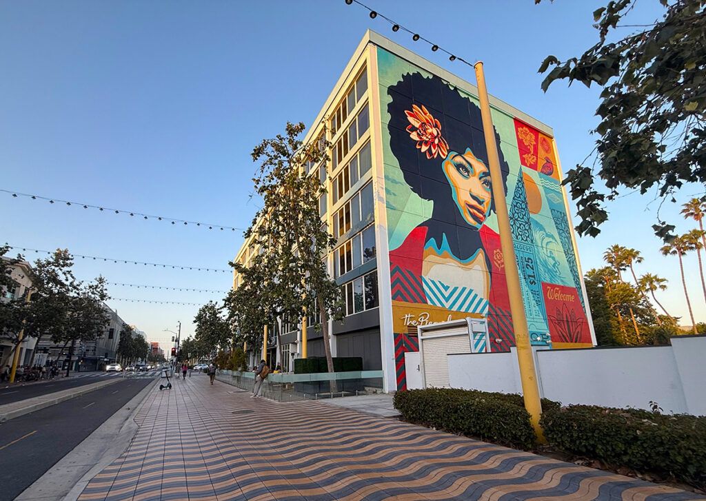 Pierside Hotel's awesome mural facing the Santa Monica Pier