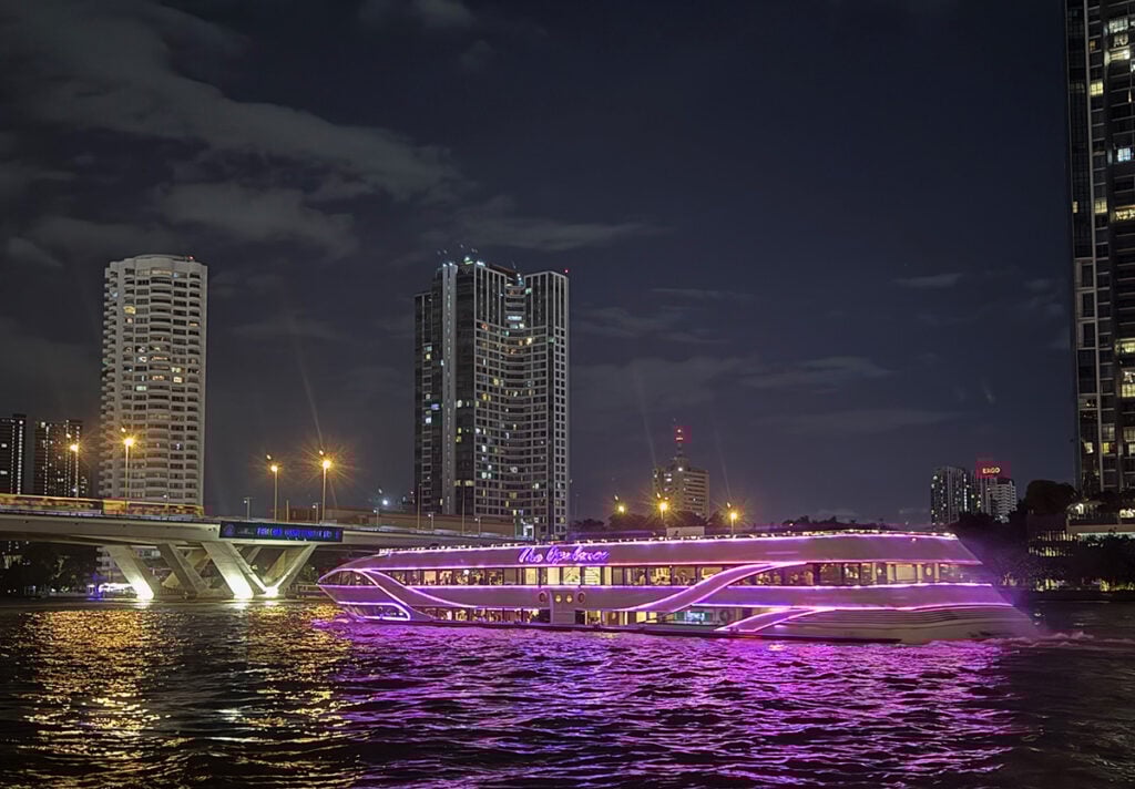 Bangkok dinner cruise on Chao Phraya river
