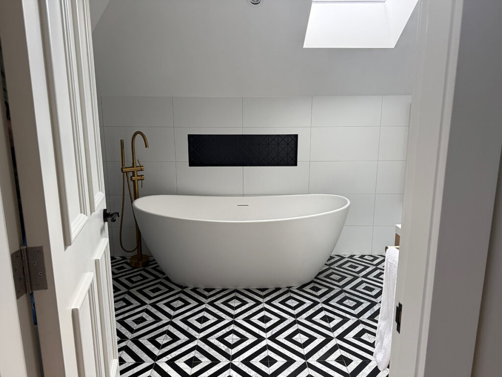 Clements hotel bathtub