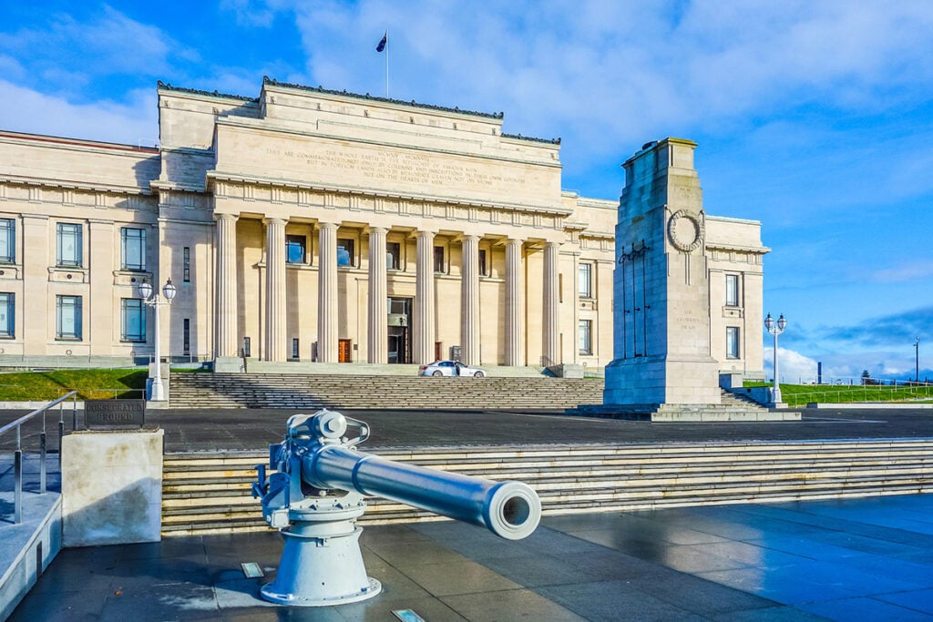 Auckland War Memorial Museum with cenotaph and canon