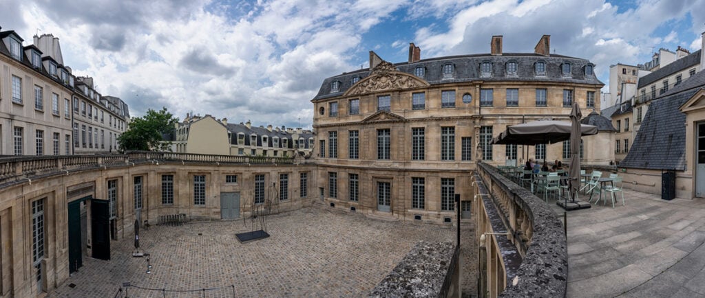 Panorama pic of the Picasso Museum and its paved courtyard and rooftop