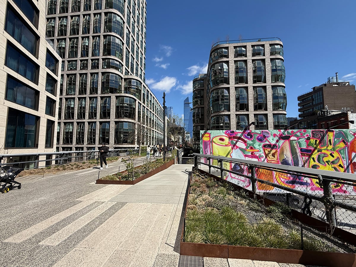 Walking along the High Line