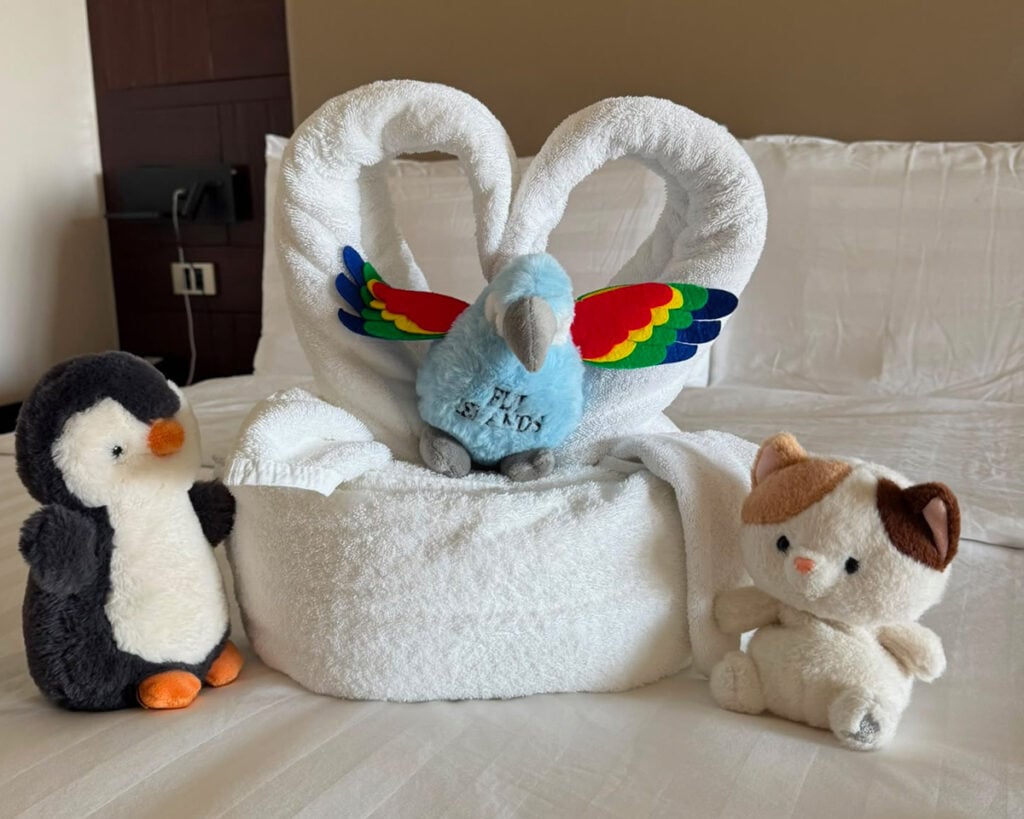 Towel art swans at Shangri La