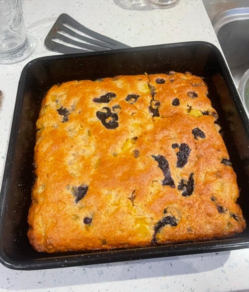 Aline's peach and blueberry cuppa cake