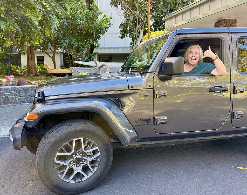 Megan doing Hawaiian shakra in Jeep