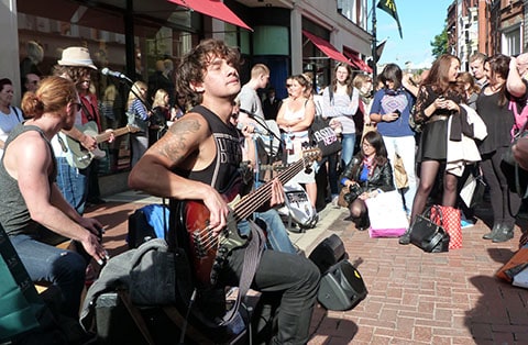 Guitar busker Dublin