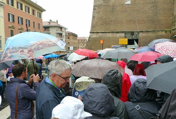 Vatican queue